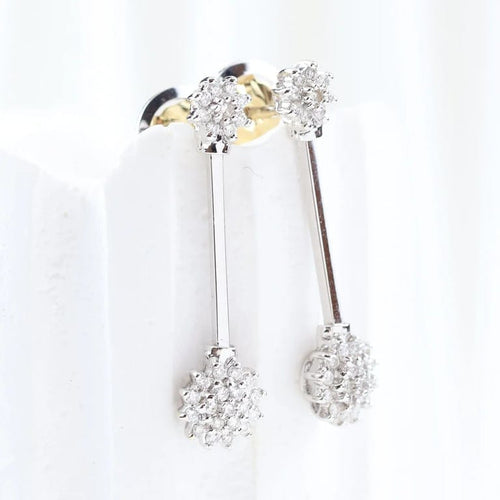 Boucles d'oreilles Boucles d'oreilles longues à rosettes en or blanc 18 carats et diamants 58 Facettes VV1-F