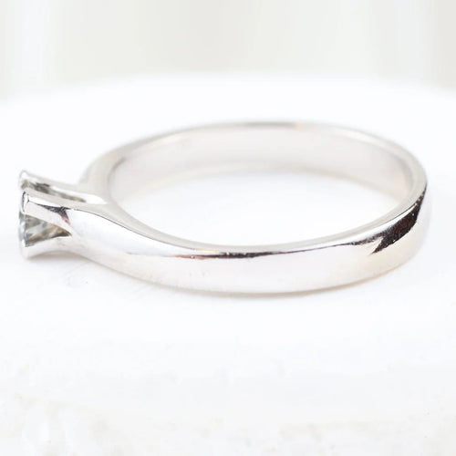 Bague 57 Bague solitaire classique en or blanc 18 carats avec diamant brillant 58 Facettes 135024M