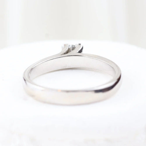 Bague 57 Bague solitaire classique en or blanc 18 carats avec diamant brillant 58 Facettes 135024M