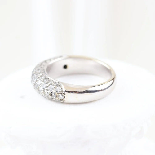 Bague 52 Bague pavée de diamants en or blanc 18 carats 58 Facettes VV1-C