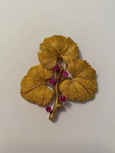 Broche Buccellati - Broche feuille en or jaune 18 carats et rubis 58 Facettes