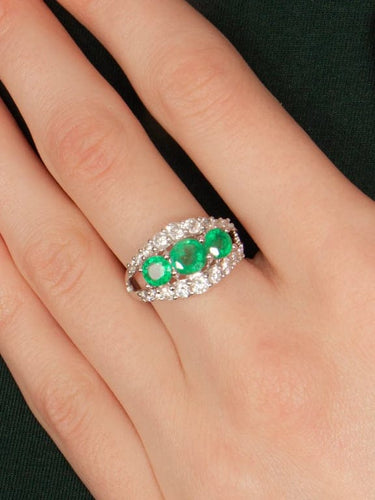 Bague 54 Bague jarretière en or blanc 18 ct avec émeraudes et diamants 58 Facettes 6806A