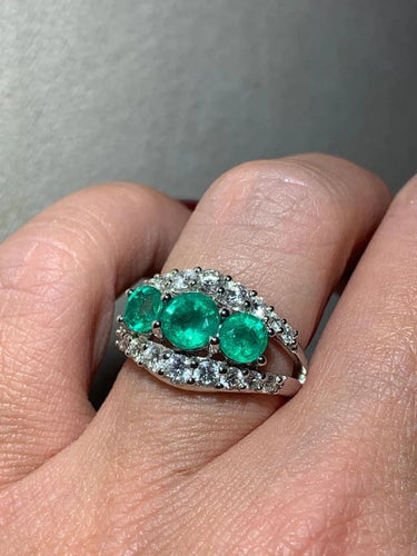 Bague 54 Bague jarretière en or blanc 18 ct avec émeraudes et diamants 58 Facettes 6806A