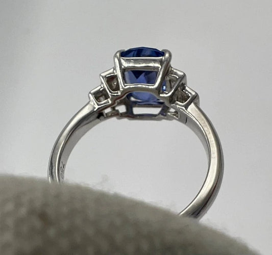 Bague 54 Bague de fiançailles - Saphir de Ceylan et diamants baguette en or blanc 18 carats 58 Facettes 7351 A