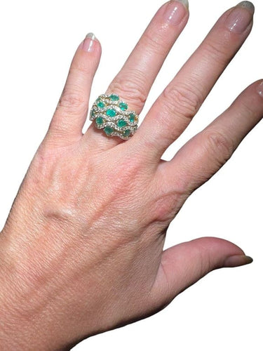 Bague 56 Bague en or jaune 18 carats pavée de diamants et émeraudes 58 Facettes 7796 A