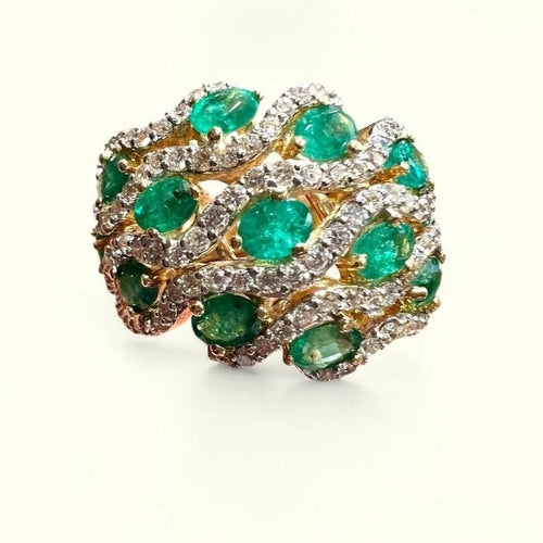 Bague 56 Bague en or jaune 18 carats pavée de diamants et émeraudes 58 Facettes 7796 A