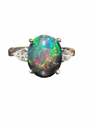 Bague 54 Bague opale noire et diamants taille poire en or blanc 18 carats 58 Facettes 7786 A