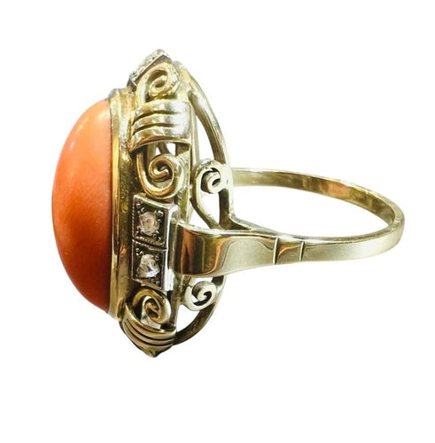 Bague 59 Bague années 1940 en or jaune 14 carats, corail cabochon et diamants 58 Facettes 7204 A