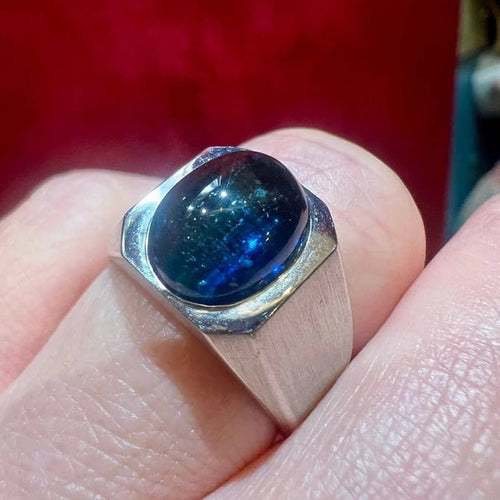 Bague 56 Bague chevalière en or blanc 18 carats et tourmaline bleue 58 Facettes 7824 A