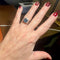 Bague 56 Bague chevalière en or blanc 18 carats et tourmaline bleue 58 Facettes 7824 A