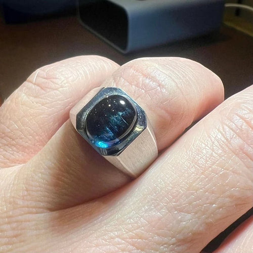 Bague 56 Bague chevalière en or blanc 18 carats et tourmaline bleue 58 Facettes 7824 A