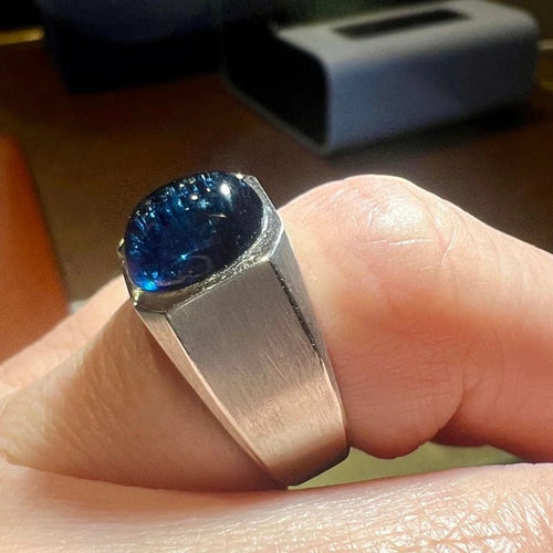 Bague 56 Bague chevalière en or blanc 18 carats et tourmaline bleue 58 Facettes 7824 A