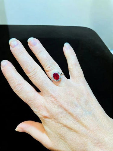 Bague 52 Bague Pompadour en or blanc 18 carats, rubis et diamants 58 Facettes 4620 A