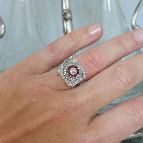 Bague 53.5 Bague Pyramide - Art déco en platine 850, diamants et rubis 58 Facettes 213