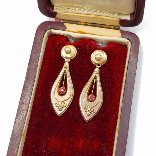 Boucles d'oreilles Incarnat - Boucles d’oreilles en or jaune 18k, rubis et perles 58 Facettes 225