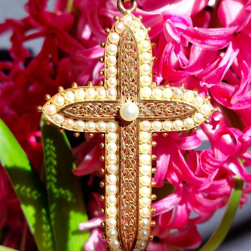 Pendentif Pendentif croix « Royale » en or jaune 18k et perles 58 Facettes 203