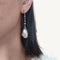 Boucles d'oreilles Poema - Pendants d’oreilles en or blanc 18k, argent, perles fines et diamants 58 Facettes 70