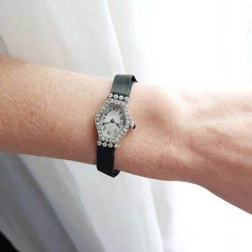 Montre Daisy - Montre de dame Art déco en platine et diamants 58 Facettes 114