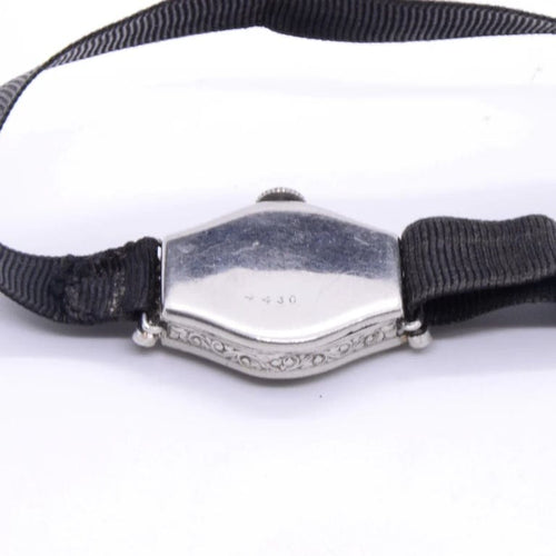 Montre Daisy - Montre de dame Art déco en platine et diamants 58 Facettes 114