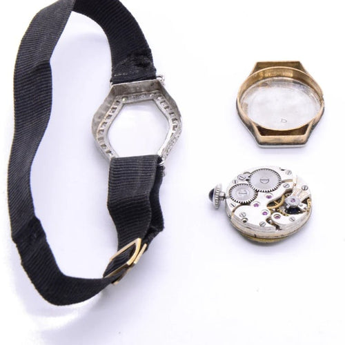 Montre Daisy - Montre de dame Art déco en platine et diamants 58 Facettes 114