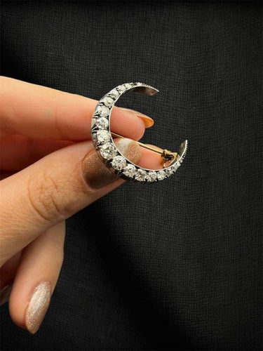 Broche Broche « Tranche de lune » en or, argent et diamants 58 Facettes