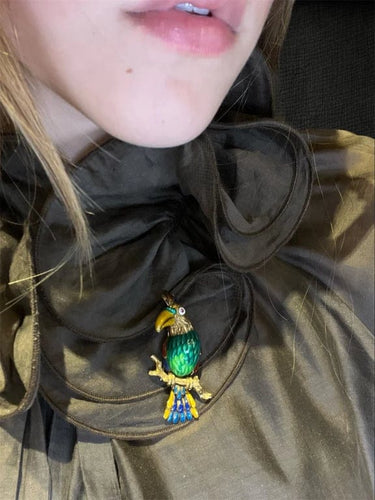 Broche Broche perroquet précieux en or jaune et émail 58 Facettes