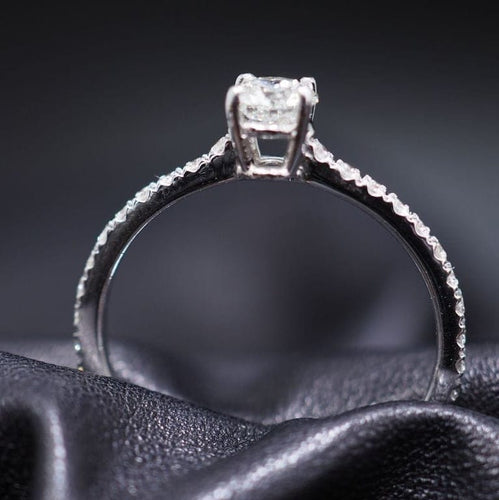 Bague 56 Bague solitaire en or blanc 18 carats avec diamants 0,40 ct 58 Facettes 3033