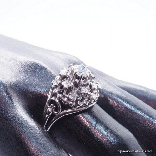 Bague 56 Bague dôme en or gris et diamants taille brillant 58 Facettes 3903