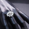 Bague 57 Bague marguerite en or blanc 18 carats et diamants 58 Facettes 3907