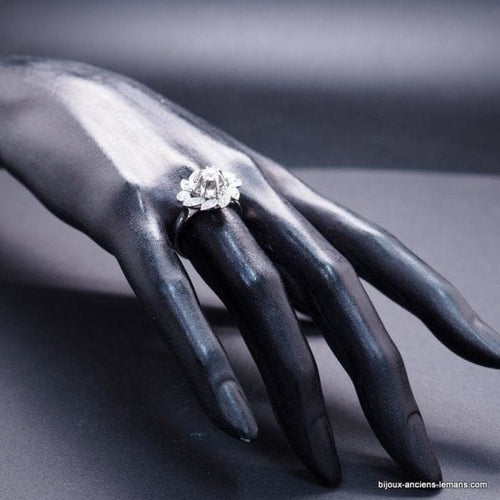 Bague 57 Bague marguerite en or blanc 18 carats et diamants 58 Facettes 3907