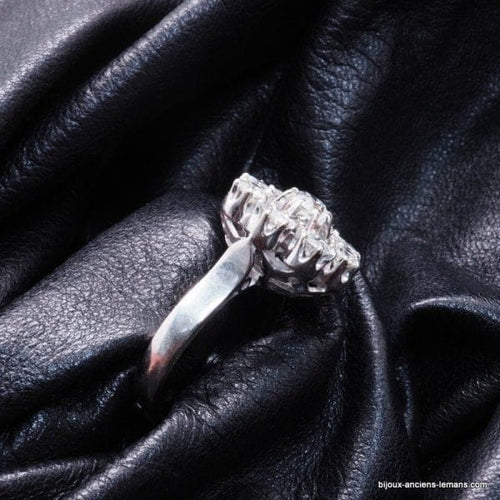 Bague 50 Bague marguerite en or blanc 18 carats et diamants 58 Facettes 4196