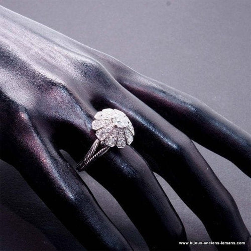 Bague 56 Bague marguerite Art déco en or blanc et platine, diamants 58 Facettes 4072