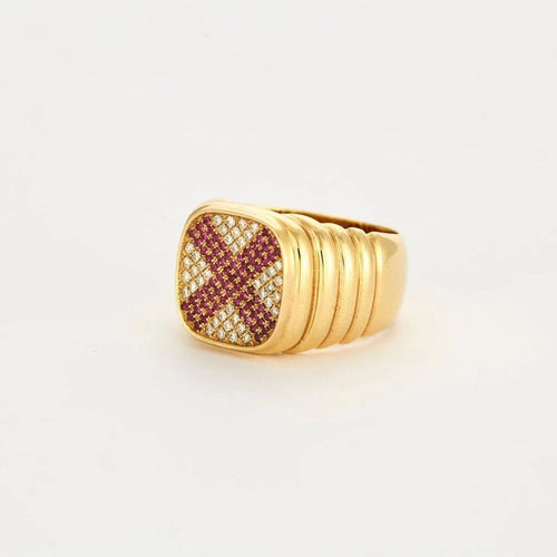 Bague 56 Bague chevalière coussin en or jaune 750 sertie de diamants et rubis 58 Facettes 32500148