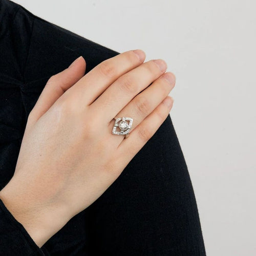 Bague 54 Bague losangique ajourée en or gris 750 sertie de diamants 58 Facettes 31300537