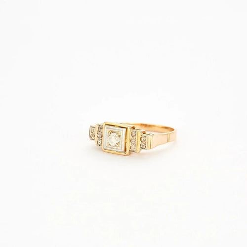 Bague 59 Bague chevalière années 1920-1930 en platine et or jaune, diamants 58 Facettes 31300516