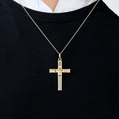 Pendentif Croix ciselée en or jaune 750 58 Facettes 36604033