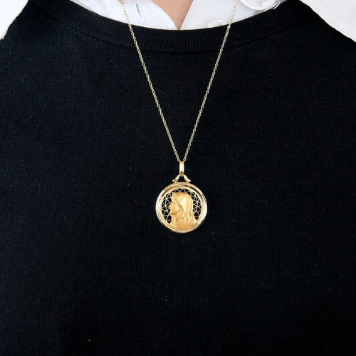 Pendentif Pageli - Médaille Vierge en or jaune 18K 58 Facettes 36604652