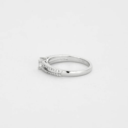 Bague 54.5 Bague solitaire en or gris 750 sertie de diamants taille brillant 58 Facettes 31300501