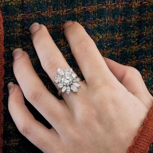 Bague 49.5 Bague fleur oblongue en or blanc 18k et diamants 58 Facettes 31300497