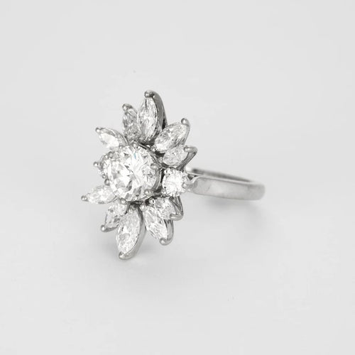 Bague 49.5 Bague fleur oblongue en or blanc 18k et diamants 58 Facettes 31300497