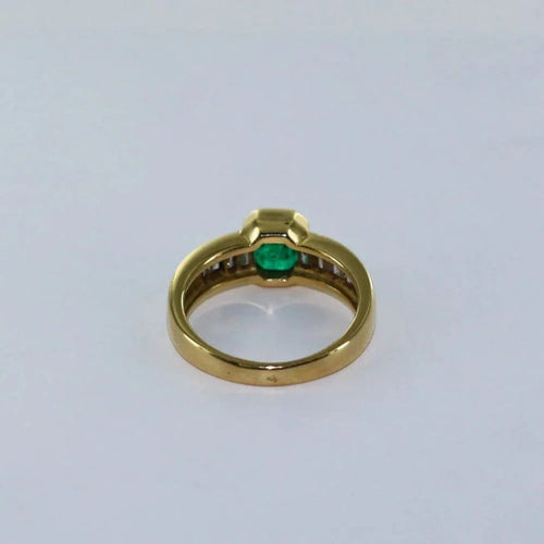 Bague 52 Bague en or jaune 18 carats avec émeraude et diamants 58 Facettes