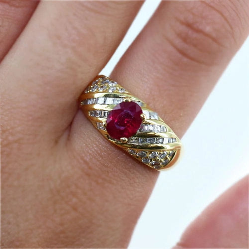 Bague 59 Bague torsadée en or jaune avec rubis et diamants 58 Facettes