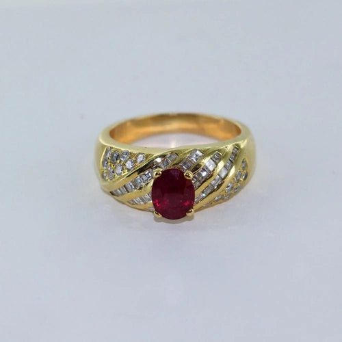 Bague 59 Bague torsadée en or jaune avec rubis et diamants 58 Facettes