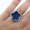 Bague 52 Bague fleur en or gris 18 carats, saphirs et diamants 58 Facettes