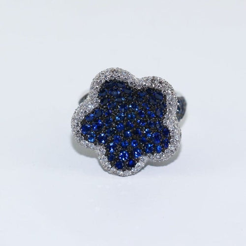 Bague 52 Bague fleur en or gris 18 carats, saphirs et diamants 58 Facettes