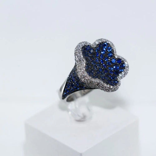Bague 52 Bague fleur en or gris 18 carats, saphirs et diamants 58 Facettes