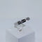 Bague 52 Bague jarretière pavée de diamants en or gris 18 carats 58 Facettes