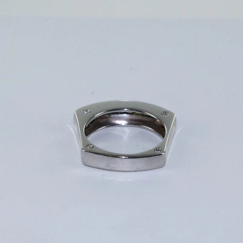 Bague 52 Bague jarretière pavée de diamants en or gris 18 carats 58 Facettes