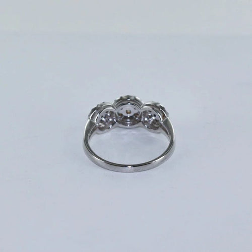 Bague 52 Bague trilogie en or blanc 18 carats et diamants 58 Facettes
