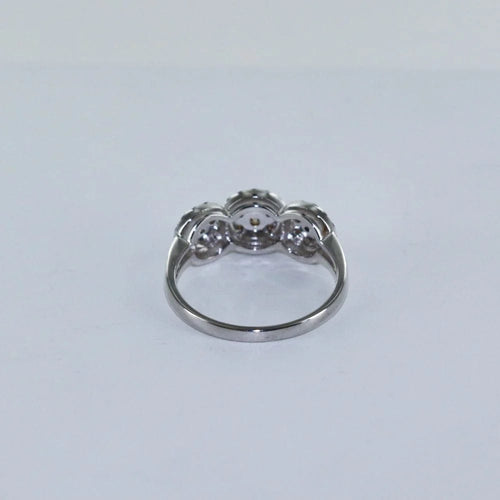 Bague 52 Bague trilogie en or blanc et diamants 58 Facettes